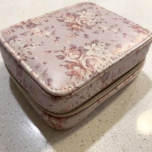 LAUREN CONRAD FLORAL TRAVEL JEWELRY CASE.